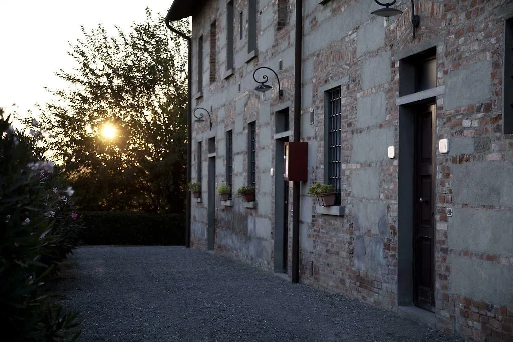 切雷托圭迪Tenuta Di Colle Alberti Agriturismo别墅 农家乐